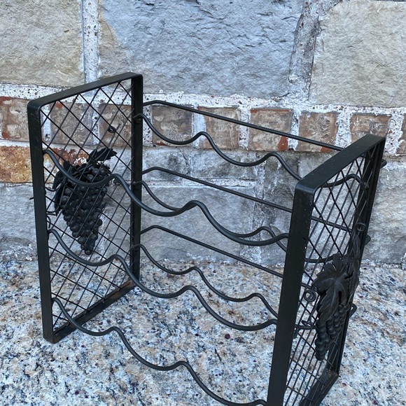 Wrought iron wine bottles holder with relief Grapes - Picture 6 of 13